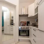 Mack - Blue Apartment *