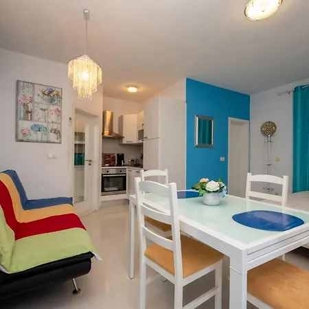 Mack - Blue Apartment