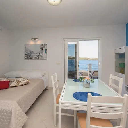 Mack - Blue Apartment *