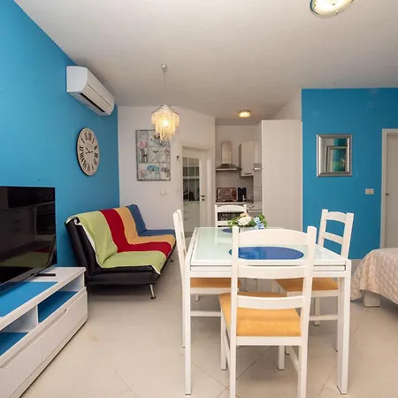 Mack - Blue Apartment Sevid