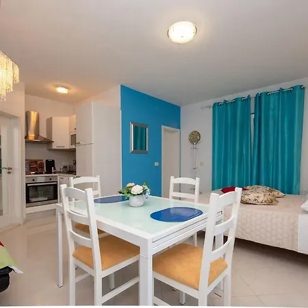 Apartment Mack - Blue Sevid